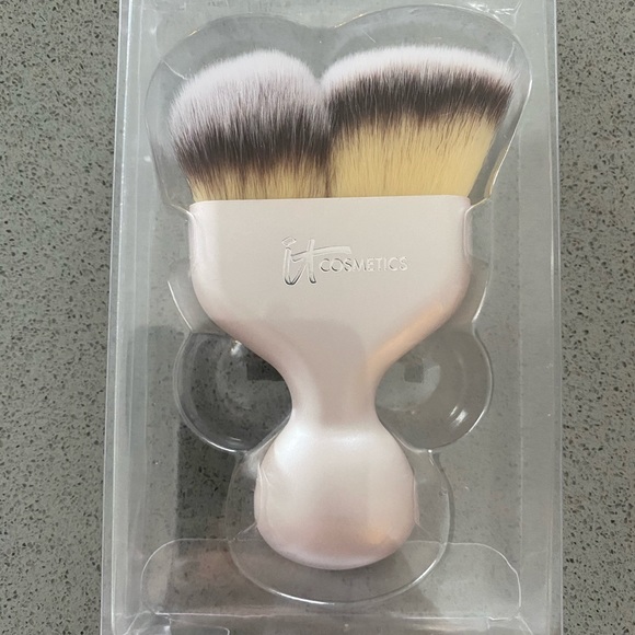 It Cosmetics duel cheek brush - Picture 2 of 2
